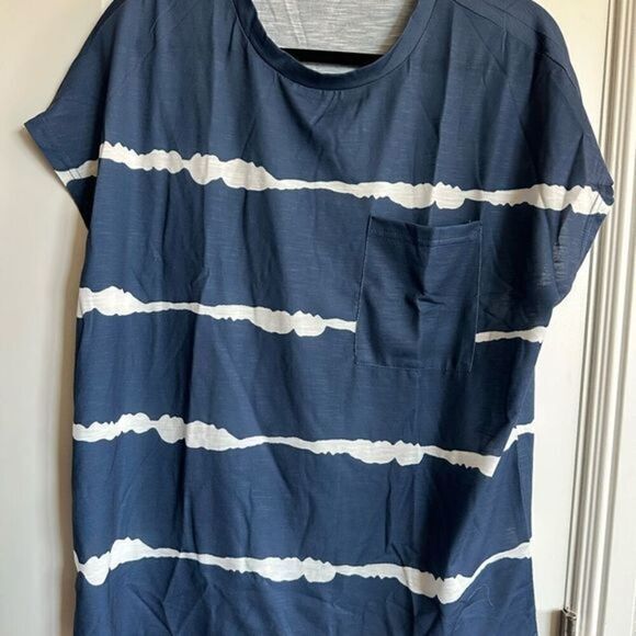 NWT - Plus Size Women’s Blue White Tie Dye Stripe Crew Neck Short Sleeve - Picture 1 of 4